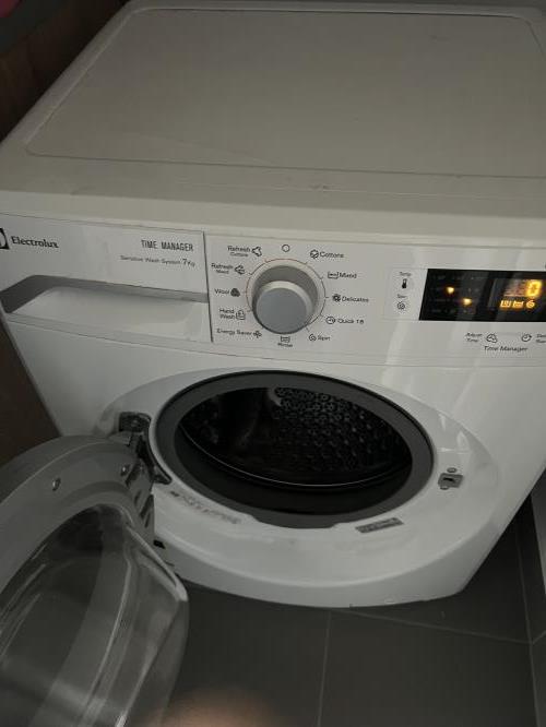 Second-hand Electrolux 7kg Front Load Washing Machine - Photo 5)