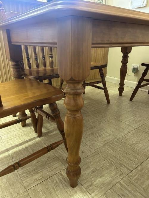 Second-hand Dining Table with 6 Chairs - Photo 5)