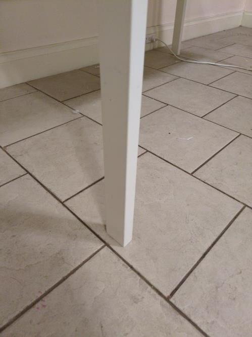 Second-hand Dining Table (no chairs) - Photo 5)