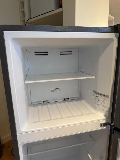 Second-hand Hisense 205L Top Mount Fridge - Photo 5)