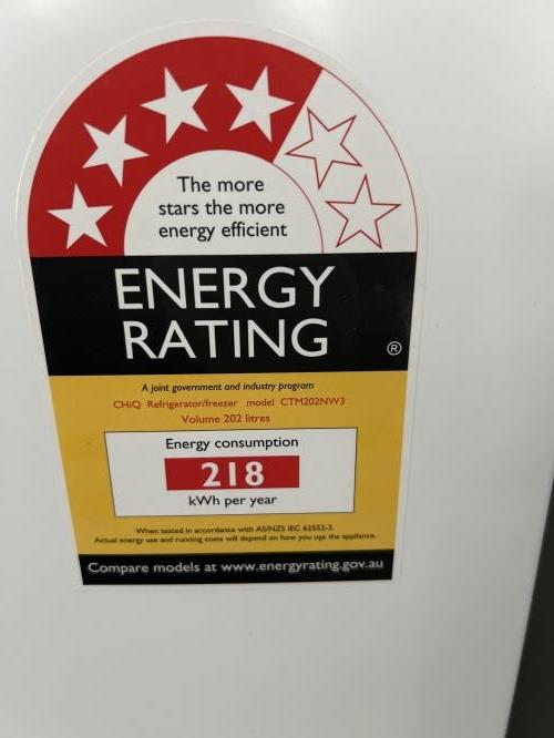 Second-hand Chiq 202L Top Mount Fridge - Photo 5)