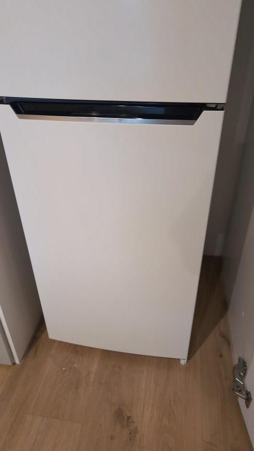 Second-hand Chiq 202L Top Mount Fridge - Photo 5)