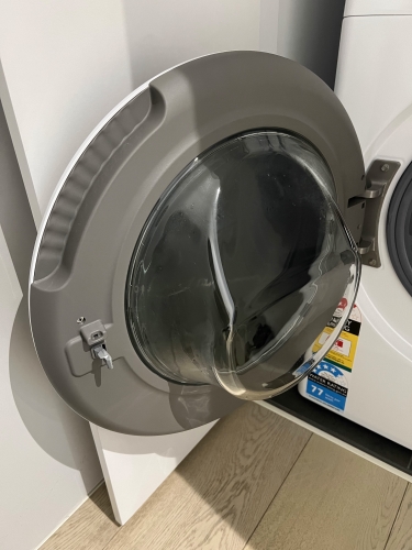Second-hand LG 9kg Front Load Washing Machine - Photo 5)