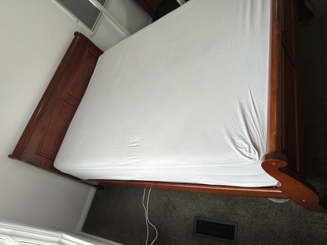 Second-hand Queen Size Bed Frame - Photo 5)