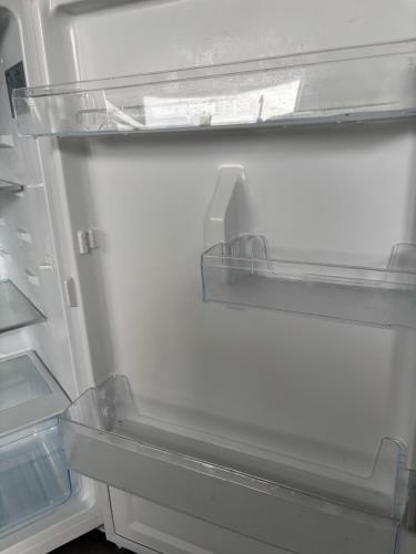 Second-hand Chiq 202L Top Mount Fridge - Photo 5)
