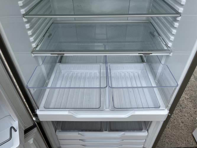 Second-hand Fisher & Paykel 442L Bottom Mount Fridge - Photo 5)