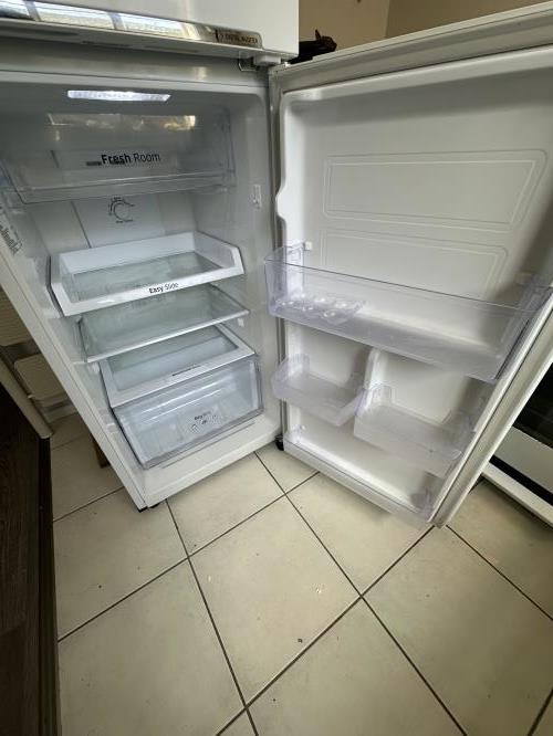 Second-hand Samsung 255L Top Mount Fridge - Photo 5)