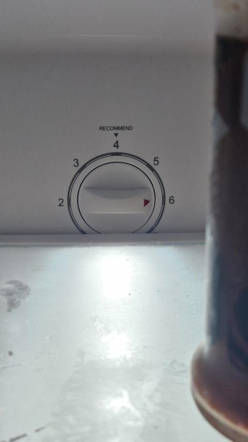 Second-hand Chiq 202L Top Mount Fridge - Photo 5)