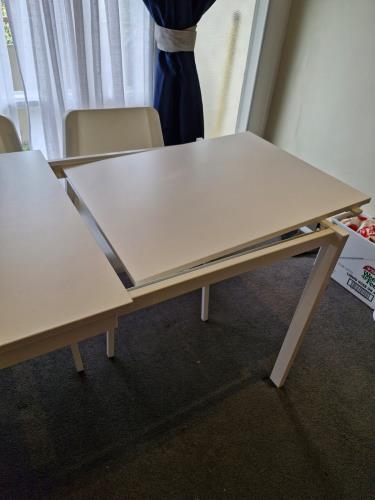 Second-hand IKEA Extendable Dining Table with 4 Chairs - Photo 5)