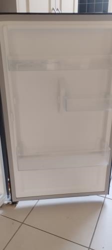 Second-hand Chiq 202L Top Mount Fridge - Photo 5)