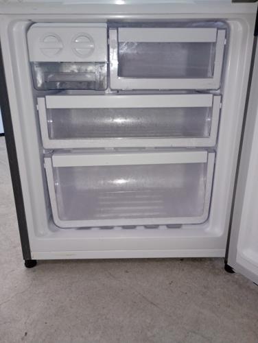 Second-hand Westinghouse 370L Bottom Mount Fridge - Photo 5)