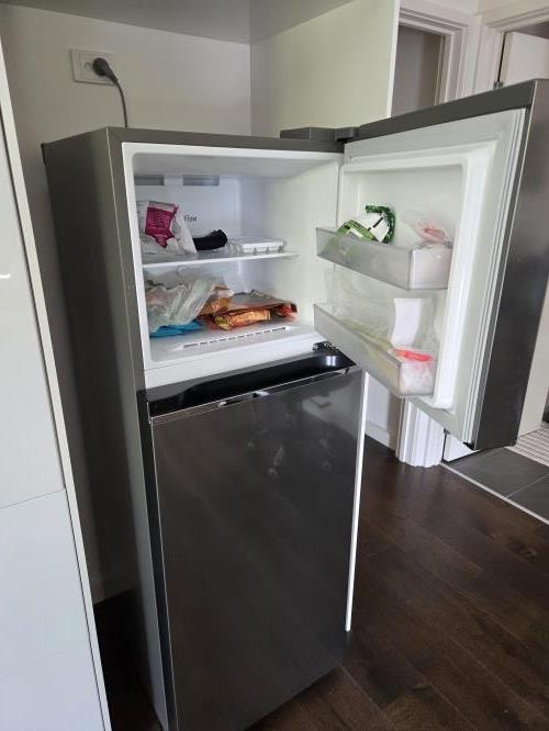 Second-hand LG 243L Top Mount Fridge - Photo 5)
