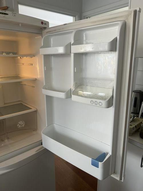 Second-hand LG 305L Bottom Mount Fridge - Photo 5)