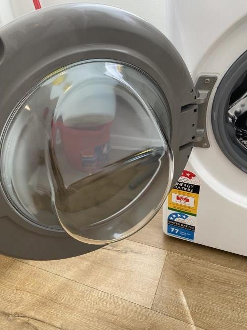 Second-hand LG 7.5kg Front Load Washing Machine - Photo 5)