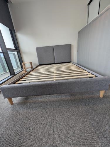 Second-hand Queen Size Bed Frame - Photo 5)