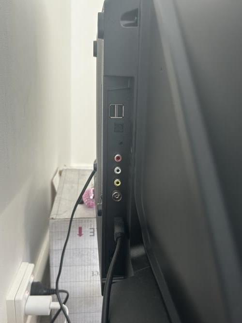 Second-hand Hisense 40\" Smart TV - Photo 5)