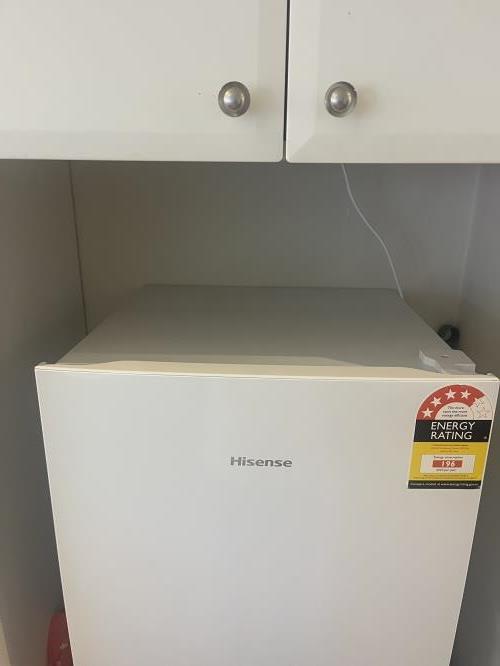 Second-hand Hisense 205L Top Mount Fridge - Photo 5)