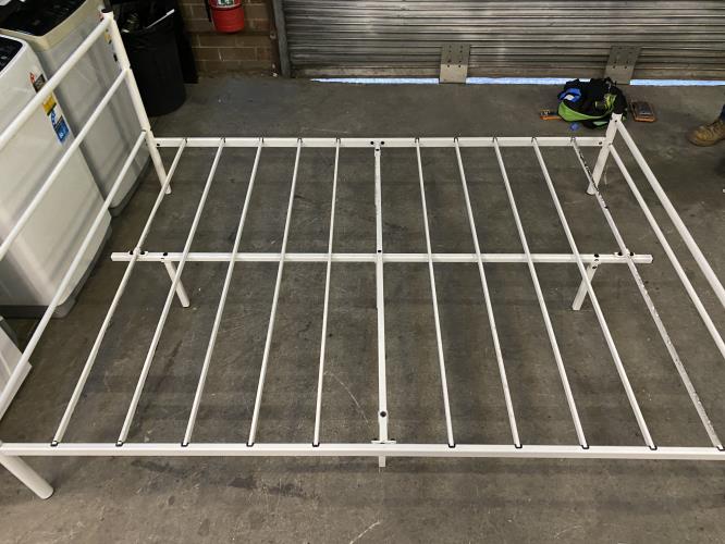 Second-hand Queen Size Bed Frame - Photo 5)