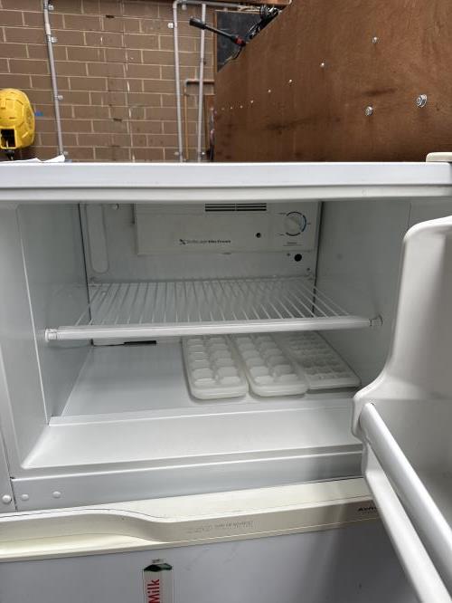 Second-hand Kelvinator 350L Top Mount Fridge - Photo 5)