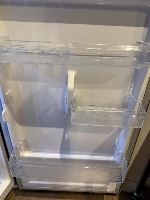 Second-hand Chiq 202L Top Mount Fridge - Photo 5)