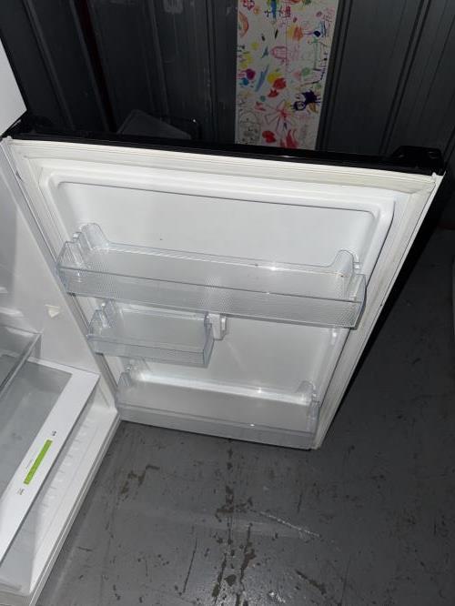 Second-hand Chiq 216L Top Mount Fridge - Photo 5)