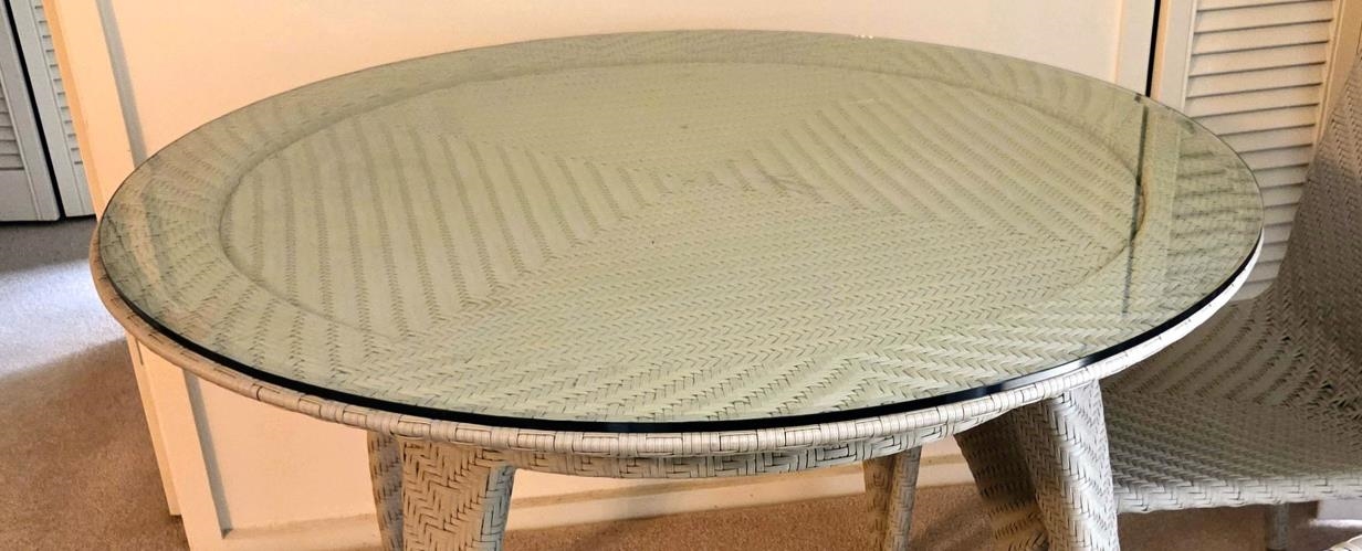 Second-hand Glass Top Outdoor Table with 4 Chairs - Photo 5)