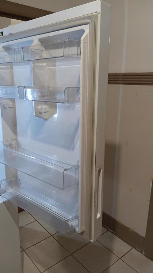 Second-hand LG 450L Bottom Mount Fridge - Photo 5)