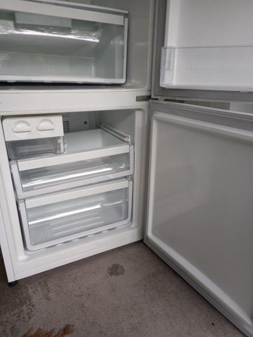 Second-hand Westinghouse 340L Bottom Mount Fridge - Photo 5)