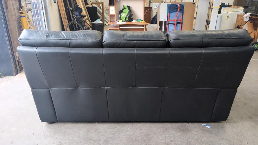 Second-hand Three Seater Couch - Photo 5)