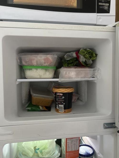 Second-hand Chiq 118L Top Mount Fridge - Photo 5)