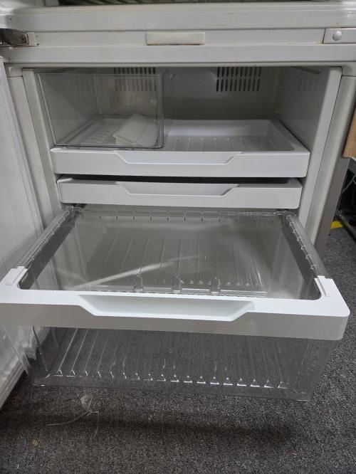 Second-hand Fisher & Paykel 442L Bottom Mount Fridge - Photo 5)