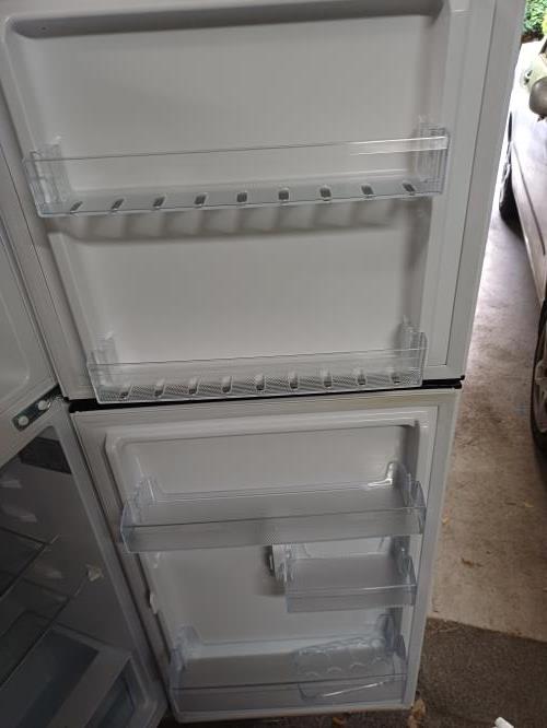 Second-hand Chiq 202L Top Mount Fridge - Photo 5)