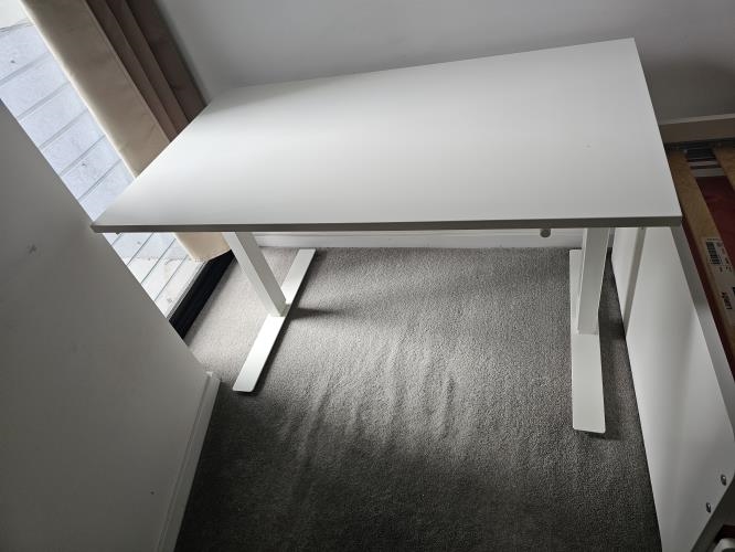 Second-hand IKEA BEKANT Height-Adjustable Desk (Manual Height Adjust) - Photo 5)