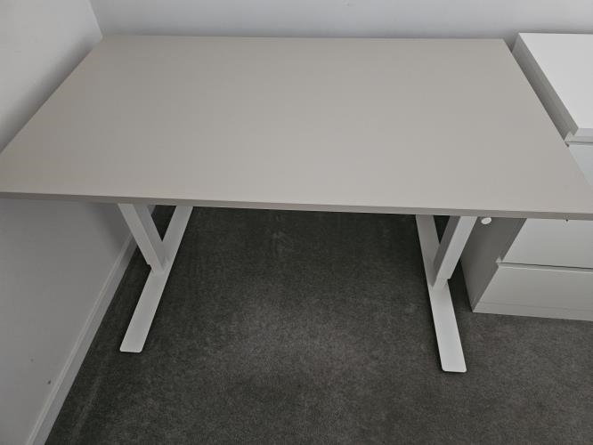 Second-hand IKEA Height-Adjustable Desk - Photo 5)