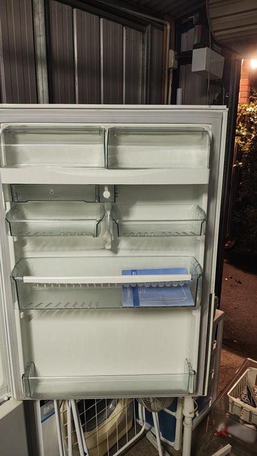 Second-hand Westinghouse 381L Bottom Mount Fridge - Photo 5)