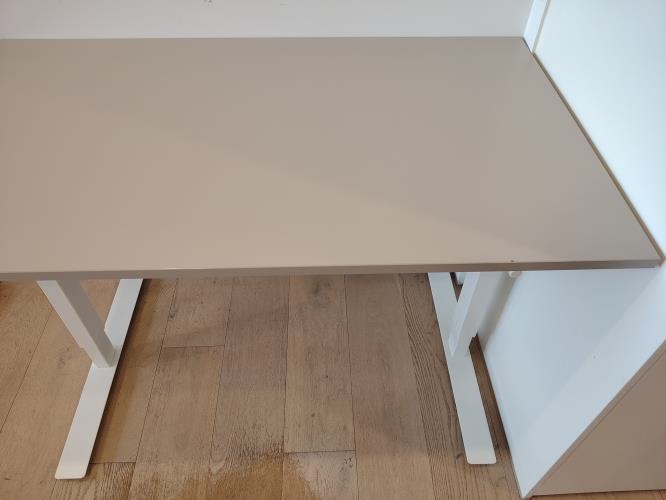 Second-hand IKEA Height-Adjustable Desk - Photo 5)
