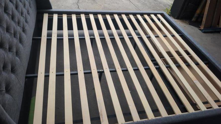Second-hand King Size Bed Frame with 2 Storage Drawers - Photo 5)