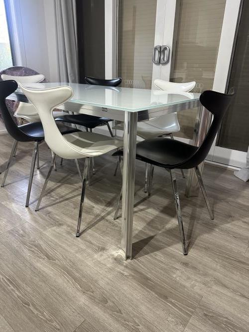 Second-hand Extendable Dining Table with 6 Chairs - Photo 6)