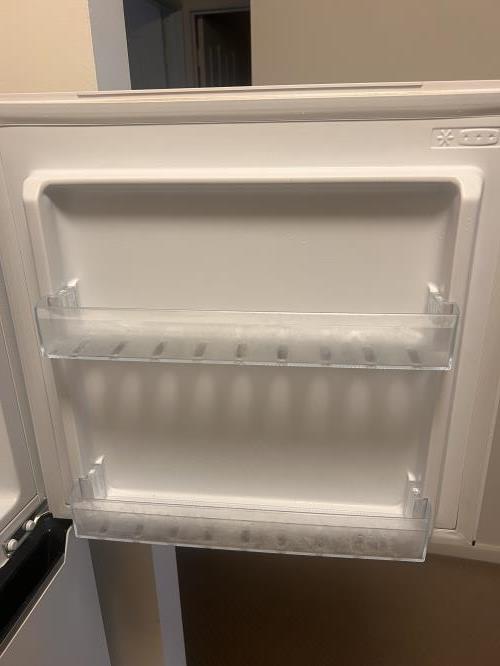 Second-hand Chiq 202L Top Mount Fridge - Photo 6)