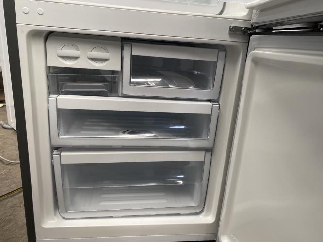 Second-hand Westinghouse 370L Bottom Mount Fridge - Photo 6)