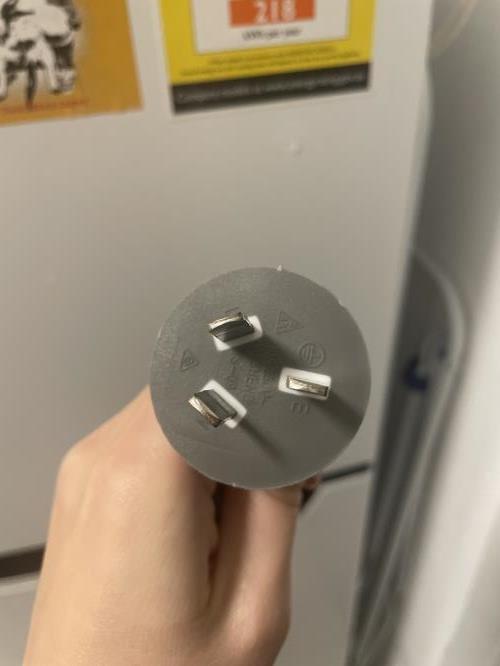 Second-hand Chiq 202L Top Mount Fridge - Photo 6)
