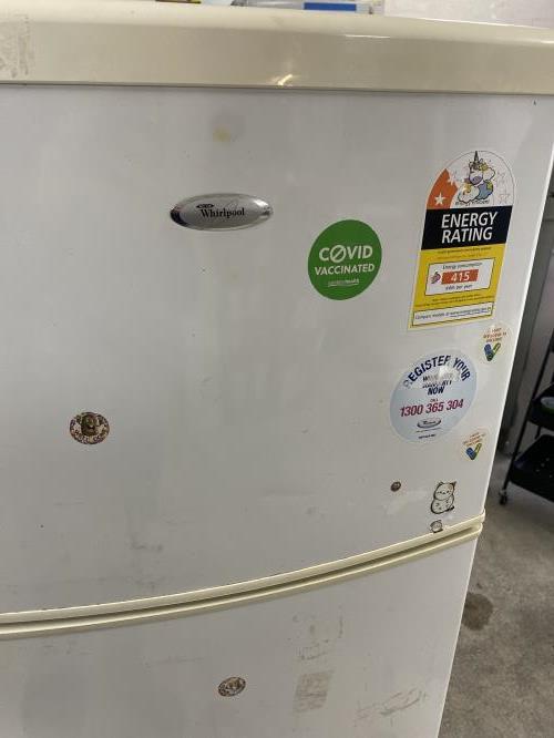 Second-hand Whirlpool 212L Top Mount Fridge - Photo 6)