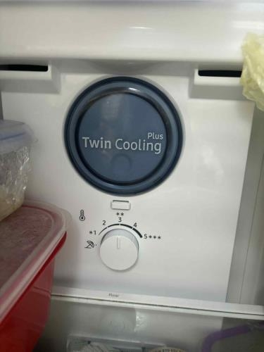 Second-hand Samsung 343L Top Mount Fridge - Photo 6)
