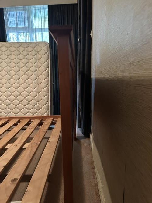 Second-hand Queen Size Bed Frame - Photo 6)
