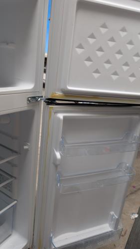 Second-hand Chiq 118L Top Mount Fridge - Photo 6)