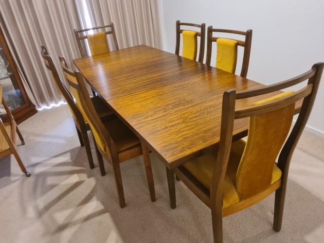 Second-hand Extendable Dining Table with 6 Chairs - Photo 6)