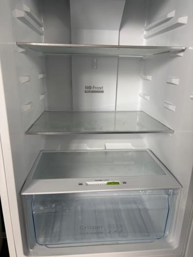 Second-hand Chiq 202L Top Mount Fridge - Photo 6)