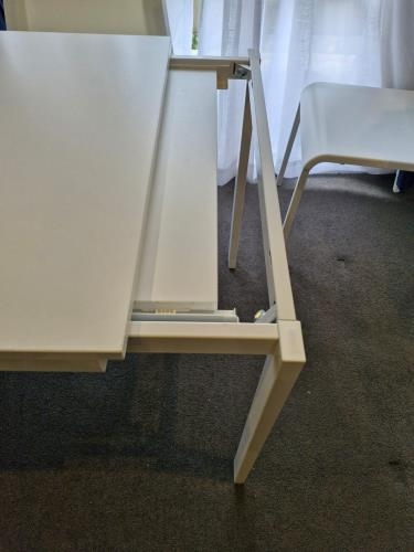 Second-hand IKEA Extendable Dining Table with 4 Chairs - Photo 6)