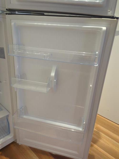 Second-hand Chiq 216L Top Mount Fridge - Photo 6)
