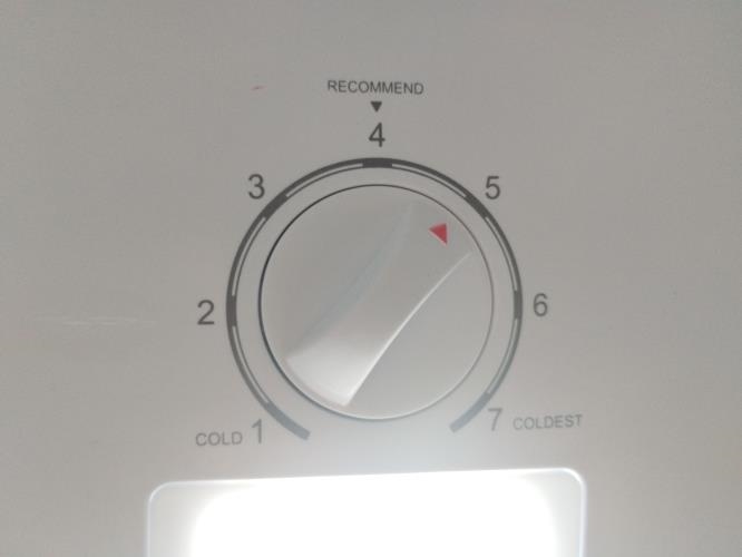 Second-hand Chiq 202L Top Mount Fridge - Photo 6)